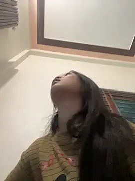 Snapshot of Lyn-be99 chatting on February 25, 2026, 12:42 am Lyn-be99 online show from February 25, 2026, 12:42 am