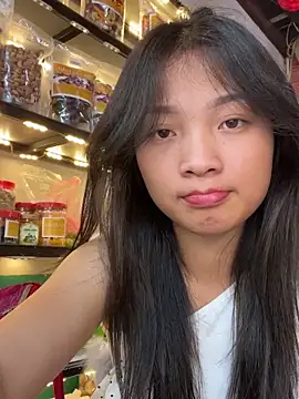 Lyn-be99 online show from March 26, 2026, 9:37 am