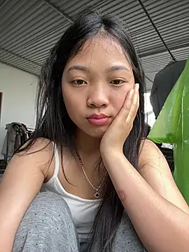Lyn-be99 online show from May 10, 2026, 5:01 am