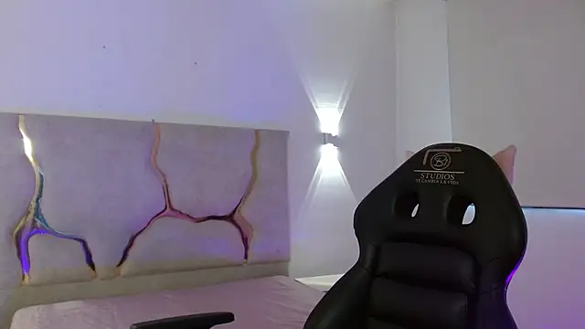 TINY TAY online show from March 4, 2026, 11:49 am