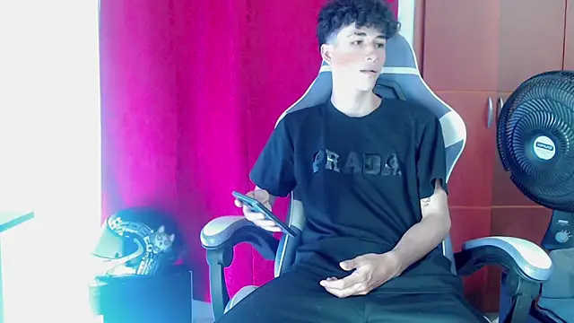 Snapshot of Johnny_cagee_ chatting on February 24, 2026, 12:41 am Johnny cagee online show from February 24, 2026, 12:41 am