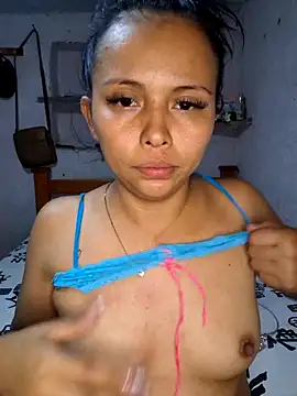 Daniela Cruz  online show from April 19, 2026, 10:45 pm