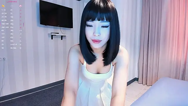 laumalove online show from February 6, 2026, 5:12 am