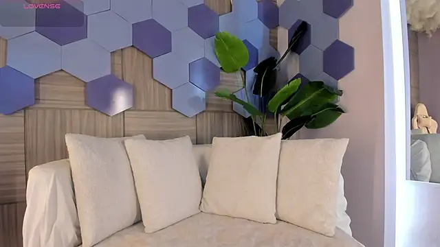 KatyaKozlov online show from April 6, 2026, 7:37 pm