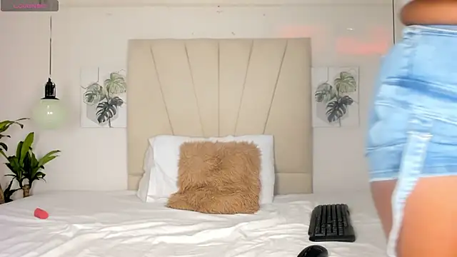 Ashley Ebony   online show from February 4, 2026, 12:55 pm