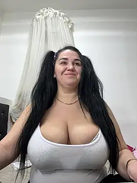 Snapshot of VickyVice chatting on February 2, 2026, 5:33 pm VickyVice online show from February 2, 2026, 5:33 pm