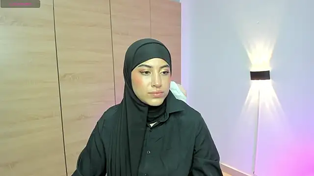 LAY LA  online show from March 11, 2026, 8:37 pm