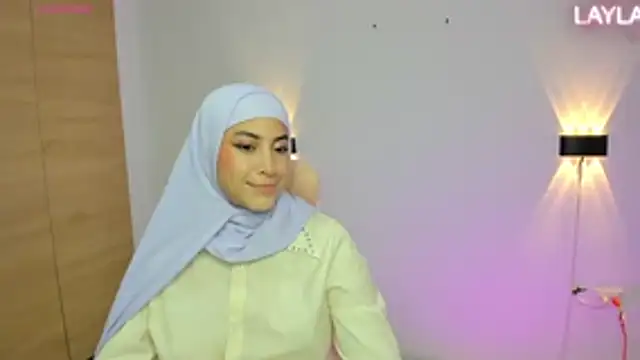 LAY LA  online show from April 15, 2026, 9:26 pm