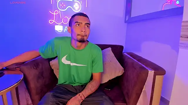 Snapshot of Rpoolrboy chatting on February 4, 2026, 12:11 pm Rpoolrboy online show from February 4, 2026, 12:11 pm