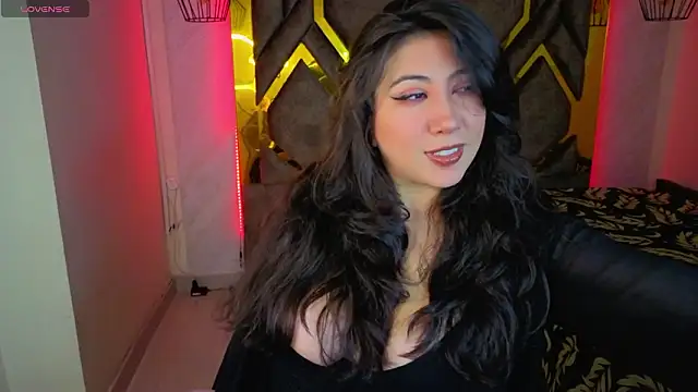 Luvienne online show from March 12, 2026, 7:31 pm