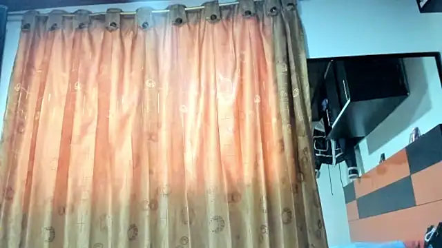 cristalayyy online show from February 7, 2026, 6:55 pm