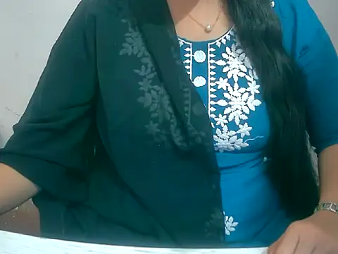 Snapshot of Cute_Aliyaa chatting on March 4, 2026, 8:42 am Cute Aliyaa online show from March 4, 2026, 8:42 am