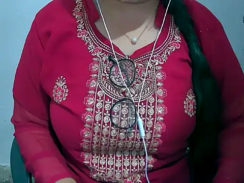 Snapshot of Cute_Aliyaa chatting on March 19, 2026, 9:35 am Cute Aliyaa online show from March 19, 2026, 9:35 am