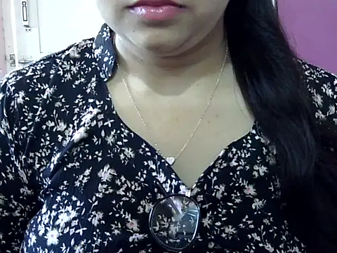 Snapshot of Cute_Aliyaa chatting on April 2, 2026, 8:45 am Cute Aliyaa online show from April 2, 2026, 8:45 am