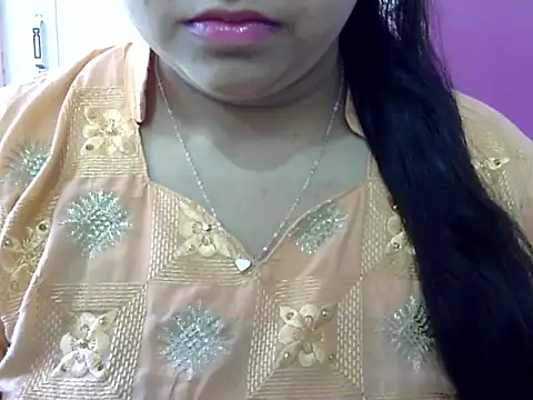 Snapshot of Cute_Aliyaa chatting on April 3, 2026, 9:51 am Cute Aliyaa online show from April 3, 2026, 9:51 am