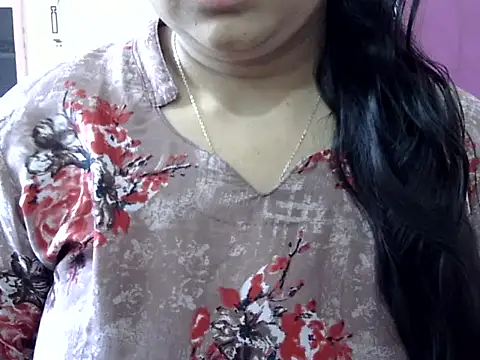 Snapshot of Cute_Aliyaa chatting on April 4, 2026, 8:01 am Cute Aliyaa online show from April 4, 2026, 8:01 am