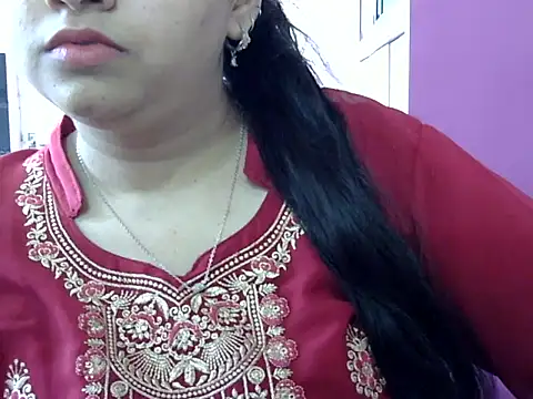 Snapshot of Cute_Aliyaa chatting on April 17, 2026, 9:45 am Cute Aliyaa online show from April 17, 2026, 9:45 am