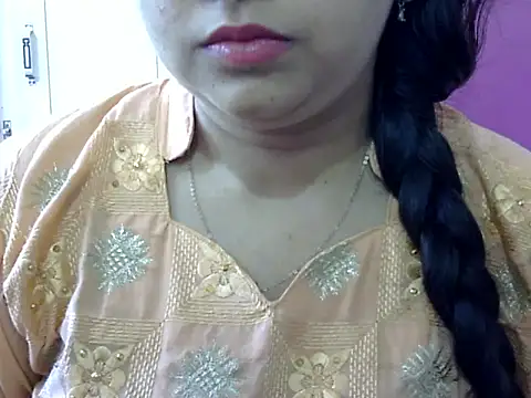 Snapshot of Cute_Aliyaa chatting on May 1, 2026, 10:42 am Cute Aliyaa online show from May 1, 2026, 10:42 am