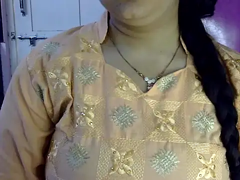 Snapshot of Cute_Aliyaa chatting on May 22, 2026, 12:22 pm Cute Aliyaa online show from May 22, 2026, 12:22 pm