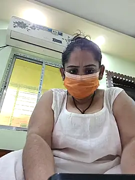 Snapshot of diyam4002 chatting on February 5, 2026, 9:03 am diyam4002 online show from February 5, 2026, 9:03 am