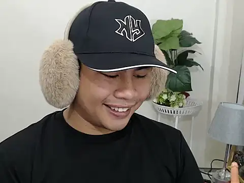 Snapshot of beraldick chatting on February 23, 2026, 3:48 am beraldick online show from February 23, 2026, 3:48 am