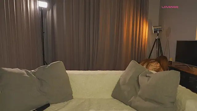 Snapshot of SharaNewbern chatting on February 7, 2026, 1:59 pm SharaNewbern online show from February 7, 2026, 1:59 pm