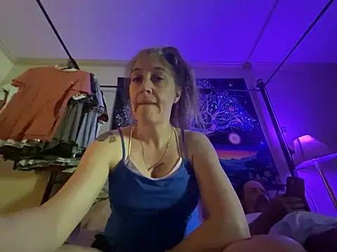 Sunflower0025 online show from April 26, 2026, 7:00 pm