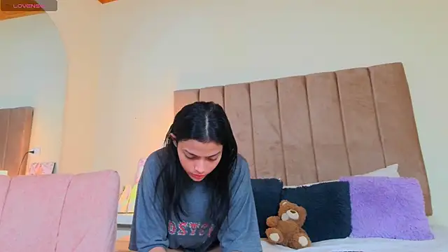 LANA LARSEN online show from March 13, 2026, 11:39 am