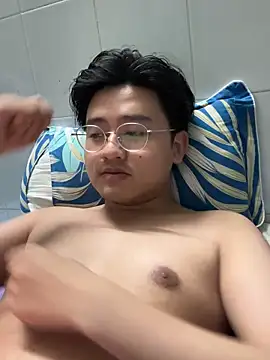 Snapshot of Kami_Kazo chatting on May 5, 2026, 4:59 pm Kami Kazo online show from May 5, 2026, 4:59 pm