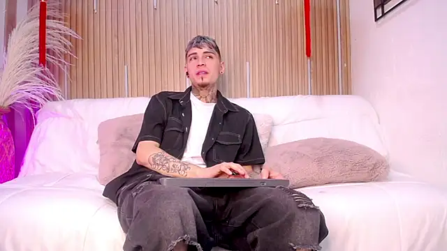 Snapshot of Max_Hader chatting on March 2, 2026, 4:36 am Max Hader online show from March 2, 2026, 4:36 am