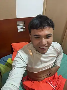 Snapshot of CreamKingg chatting on February 15, 2026, 2:52 am CreamKingg online show from February 15, 2026, 2:52 am