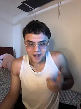 CreamKingg online show from April 8, 2026, 1:27 am