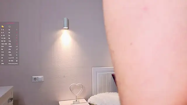 LoraLynn online show from February 18, 2026, 3:41 pm