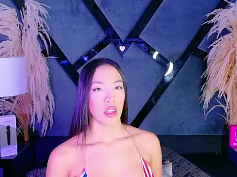 KylieWhitee online show from February 16, 2026, 1:40 pm