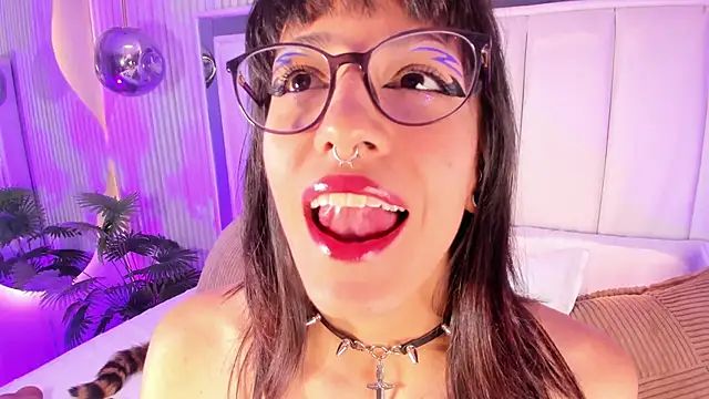 Snapshot of ViolettaColinss chatting on March 20, 2026, 11:37 am ViolettaColinss online show from March 20, 2026, 11:37 am