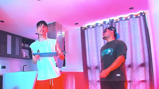 Snapshot of TheBatMansion chatting on February 16, 2026, 8:05 pm TheBatMansion online show from February 16, 2026, 8:05 pm