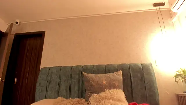 Aleera Walton online show from March 27, 2026, 8:19 pm