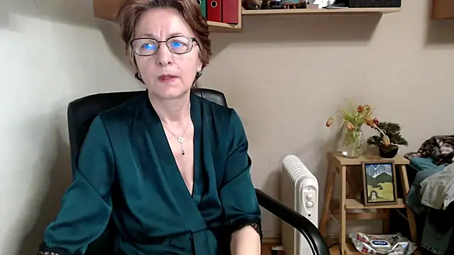 katemodel online show from February 12, 2026, 8:42 am