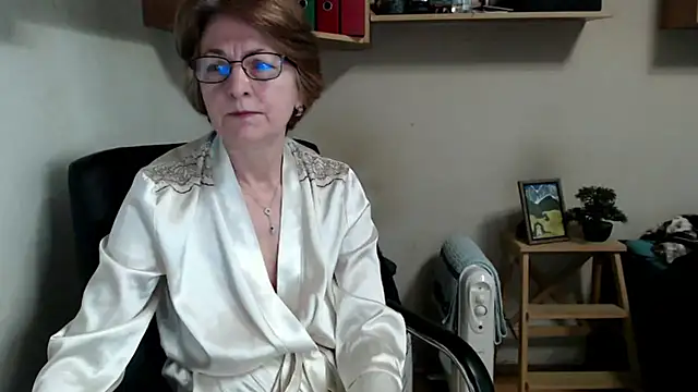 katemodel online show from March 26, 2026, 7:47 am