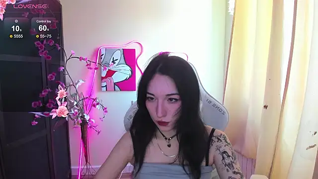 AliceeinWonderlanddd online show from February 3, 2026, 6:22 am