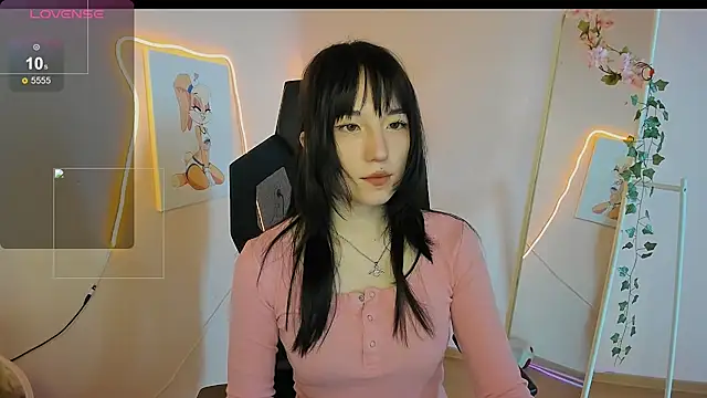 Snapshot of AliceeinWonderlanddd chatting on May 8, 2026, 1:44 am AliceeinWonderlanddd online show from May 8, 2026, 1:44 am