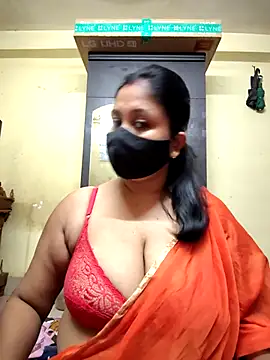 Snapshot of Curvy_Trisha chatting on July 13, 2026, 7:38 pm Curvy Trisha online show from July 13, 2026, 7:38 pm