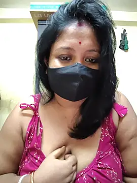 Snapshot of Curvy_Trisha chatting on July 15, 2026, 8:03 pm Curvy Trisha online show from July 15, 2026, 8:03 pm
