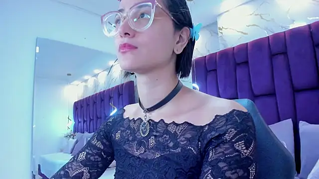 crystalstonee online show from February 16, 2026, 9:44 pm