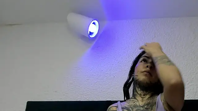 Dahliablack online show from June 1, 2026, 12:40 pm