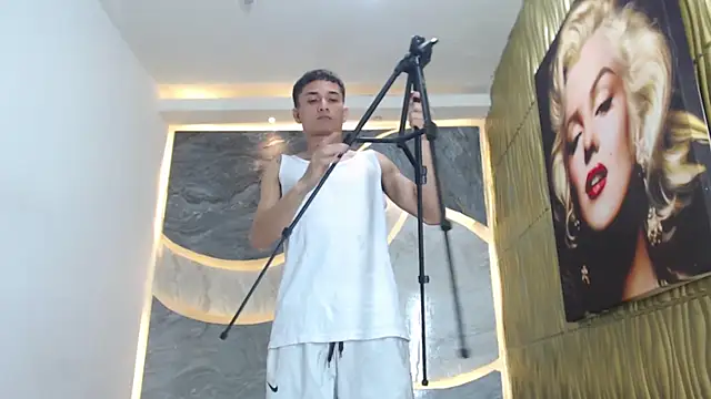 Snapshot of Matheus_Ic chatting on February 15, 2026, 8:27 pm Matheus Ic online show from February 15, 2026, 8:27 pm