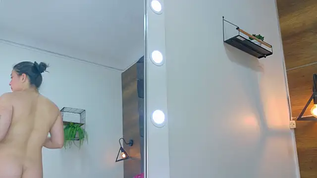 Snapshot of AnnieRouse__ chatting on March 4, 2026, 11:38 am AnnieRouse online show from March 4, 2026, 11:38 am