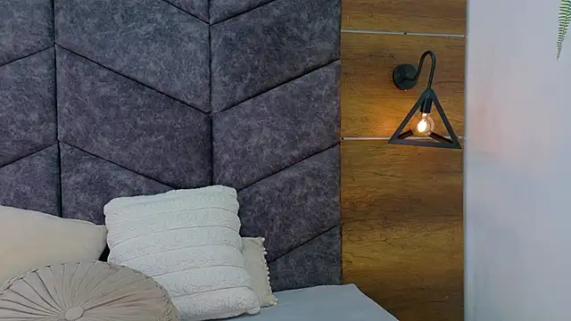 Snapshot of AnnieRouse__ chatting on March 10, 2026, 11:37 am AnnieRouse online show from March 10, 2026, 11:37 am