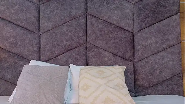 Snapshot of AnnieRouse__ chatting on April 11, 2026, 11:47 am AnnieRouse online show from April 11, 2026, 11:47 am