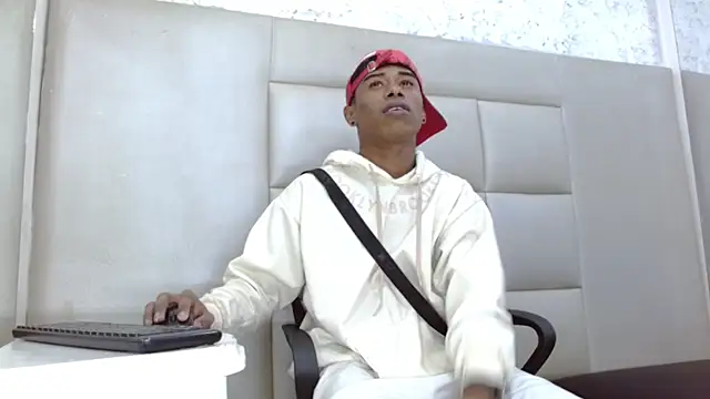 TonnyMarck online show from February 27, 2026, 2:33 am